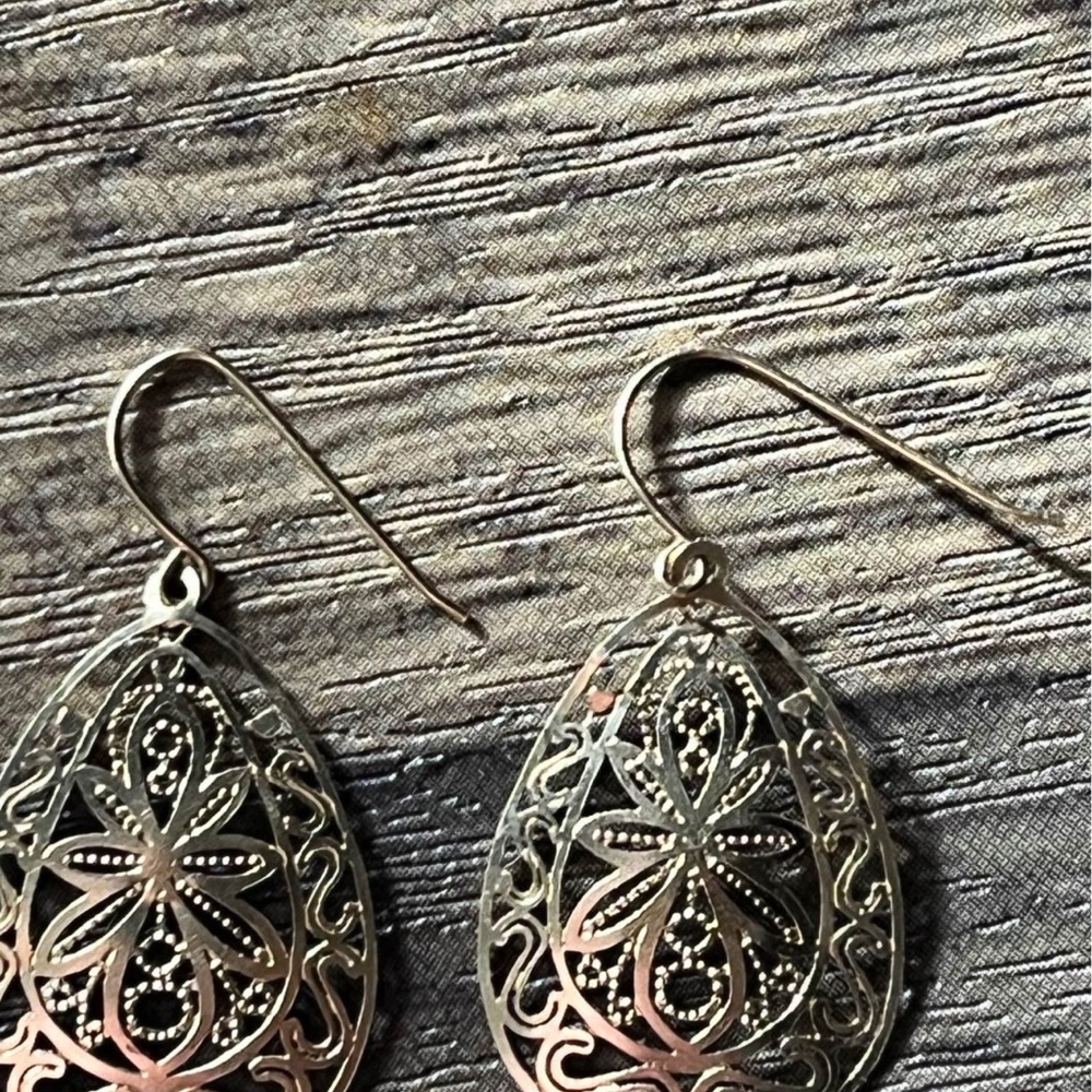 Elegant Silver Filigree Teardrop Earrings